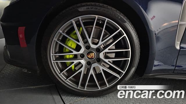 (971) 2.9 AWD E-Hybrid Platinum Edition