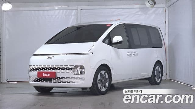 Staria Tourer 11 locuri