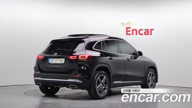 GLA- GLA250 4MATIC