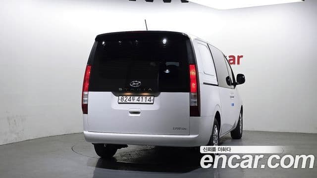 Staria Cargo 5 locuri