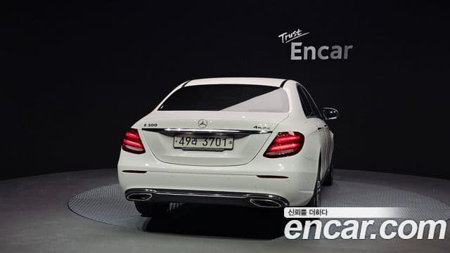 Clasa E E300 4MATIC Avantgarde