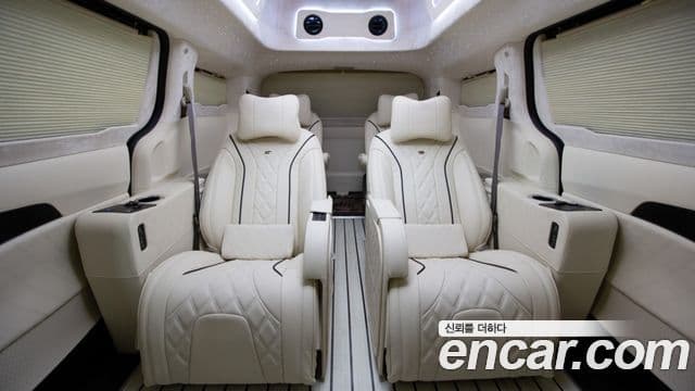 Carnival HEV 9 locuri Hi-Limousine (Special Vehicle)