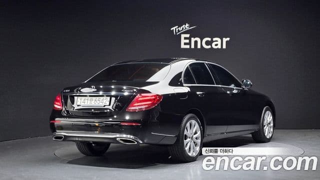 Clasa E E300 4MATIC Exclusive Standard