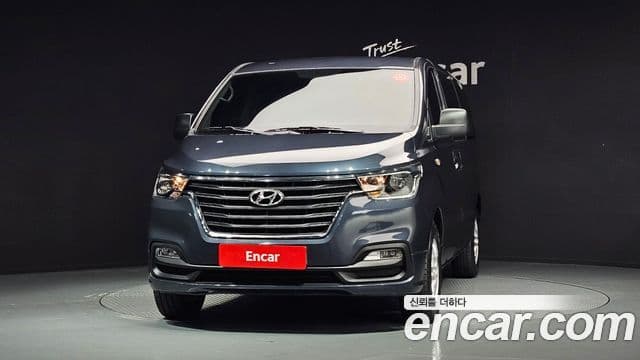 Grand Starex Van 3 locuri