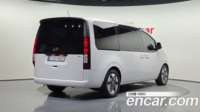 Staria 4WD Tourer 9 locuri