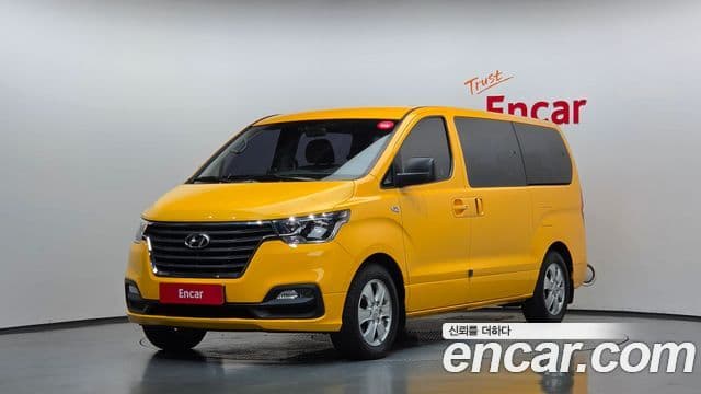 Grand Starex Wagon 12 locuri