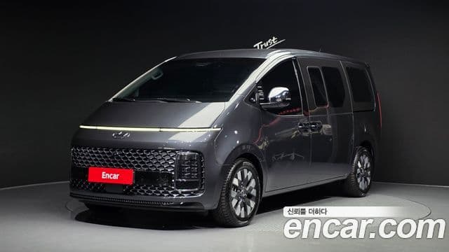 Staria L3.5 Lounge 9 locuri
