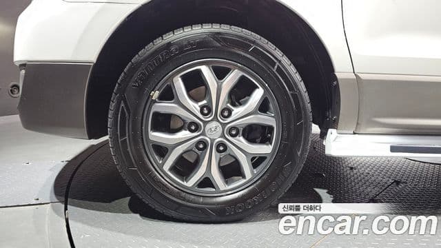 Grand Starex 4WD 11 locuri Wagon