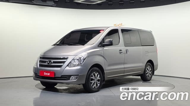 Grand Starex 4WD 12 locuri Wagon