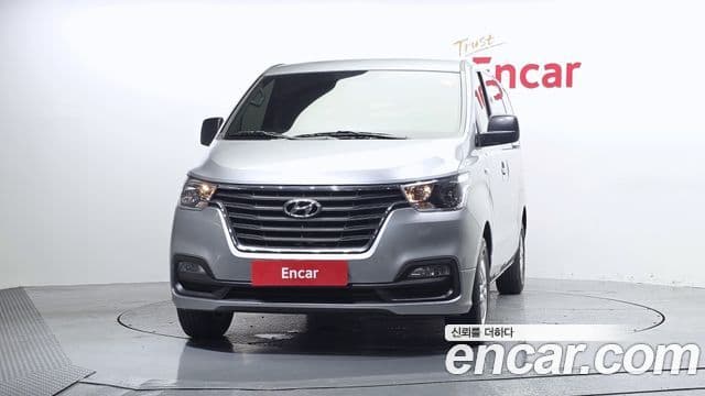 Grand Starex Van 3 locuri