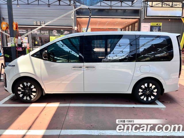 Staria HEV 1.6T Lounge 9 locuri
