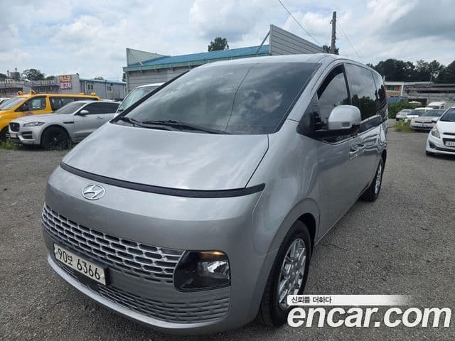 Staria Cargo 3 locuri