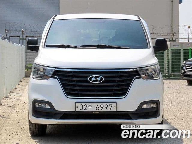 Grand Starex Urban 9 locuri