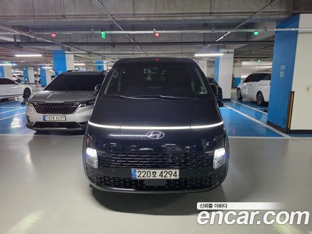 Staria Tourer 9 locuri