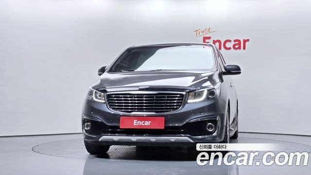 Carnival 7 locuri Limousine