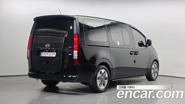 Staria 4WD Tourer 9 locuri