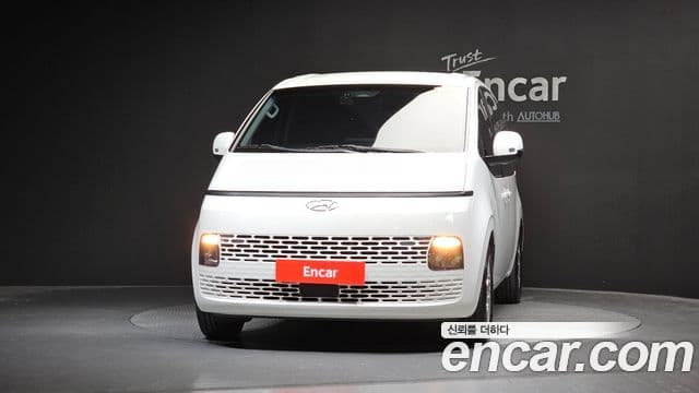 Staria Tourer 11 locuri