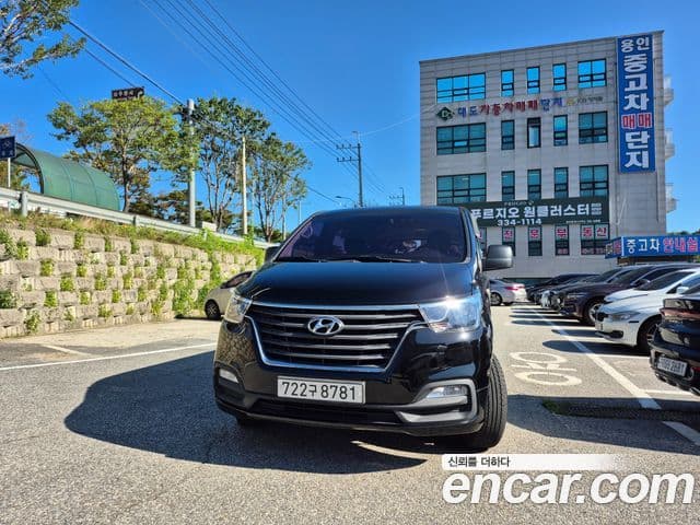 Grand Starex Wagon 12 locuri