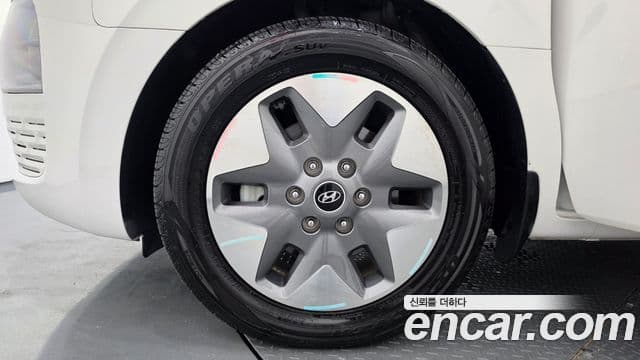 Staria 4WD Tourer 9 locuri