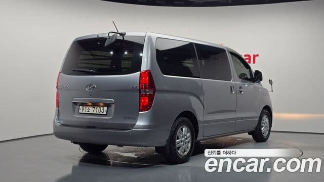Grand Starex Van 3 locuri