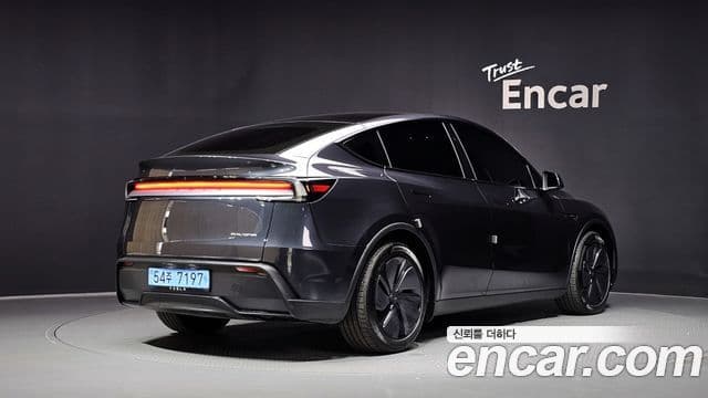 Y Premium Long Range AWD