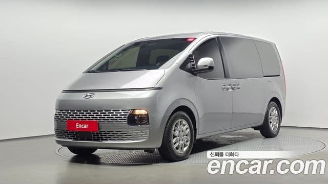 Staria Tourer 11 locuri