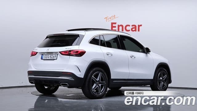 GLA- GLA250 4MATIC