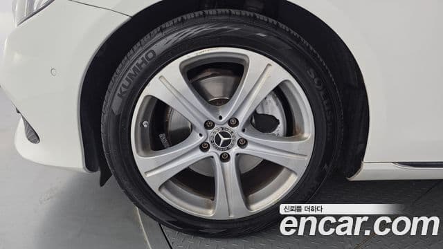 Clasa E E200 Avantgarde