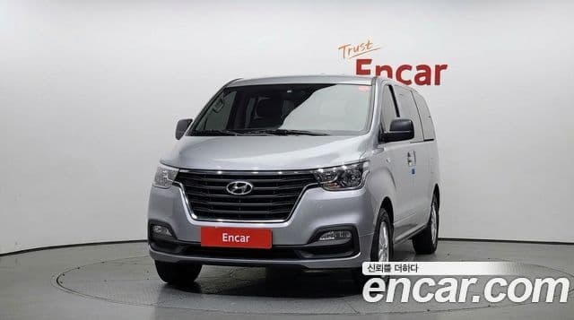 Grand Starex Wagon 12 locuri