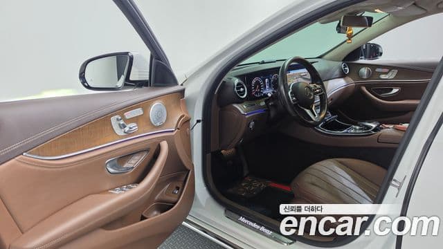 Clasa E E300 4MATIC Exclusive