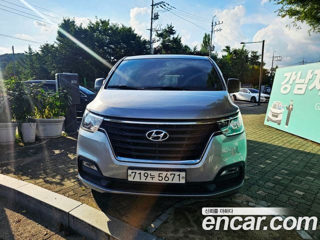 Grand Starex Wagon 11 locuri