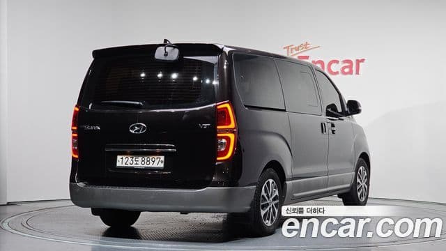 Grand Starex Urban 9 locuri