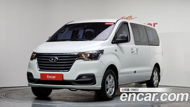 Grand Starex 4WD Urban 9 locuri