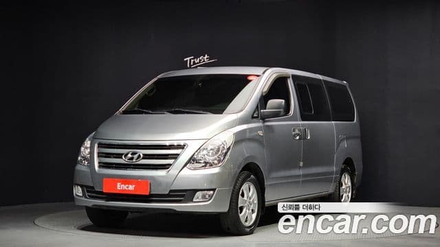 Grand Starex 4WD 11 locuri Wagon