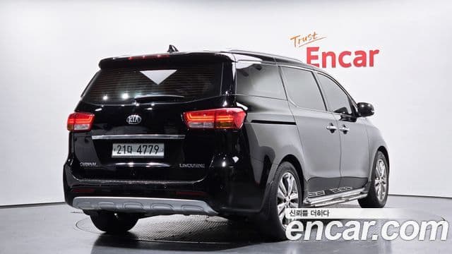 Carnival 7 locuri Limousine