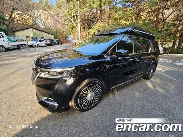 Carnival Benzină 9 locuri Hi-Limousine