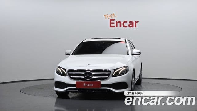 Clasa E E200 Avantgarde