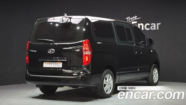 Grand Starex 4WD Urban 9 locuri