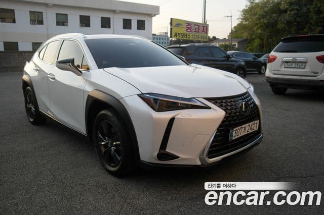 UX300h 2.0 2WD