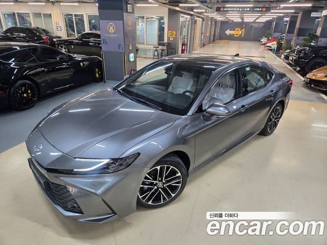 2.5 XLE Premium Hybrid