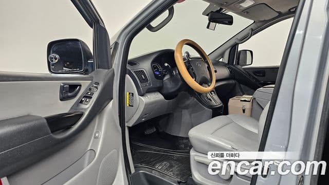 Grand Starex 5 locuri Van