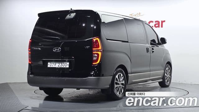 Grand Starex Urban 9 locuri