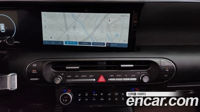 (LX3) Benzină 2.5T 4WD 9 locuri