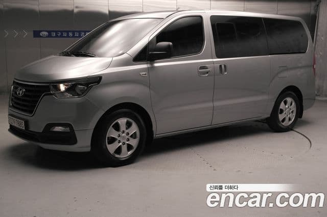 Grand Starex Wagon 11 locuri