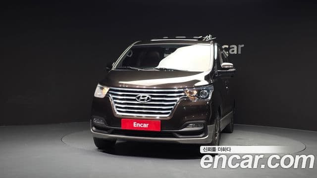 Grand Starex Urban 9 locuri