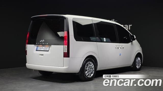 Staria Tourer 9 locuri