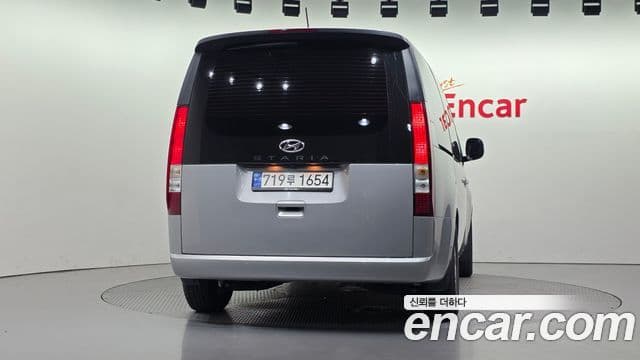 Staria Tourer 11 locuri