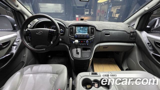 Grand Starex Wagon 12 locuri