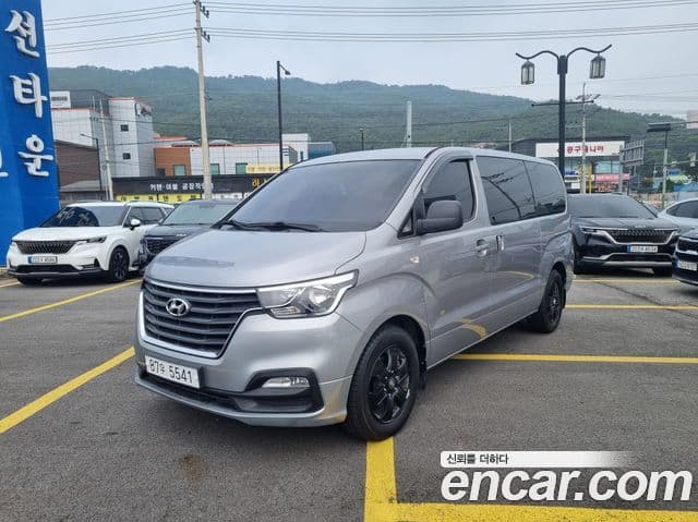 Grand Starex Van 3 locuri