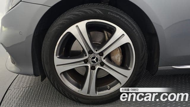 Clasa E E300 4MATIC Avantgarde
